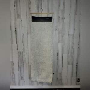 NWT Rachel Zoe Knit Metallic Table Runner